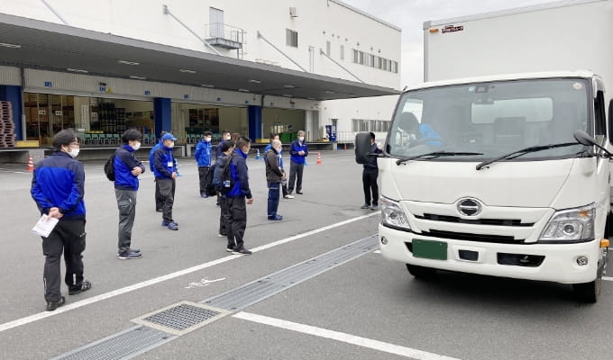 安全運転技能の向上を図るため、社内において安全運転技能コンテストを開催しています。